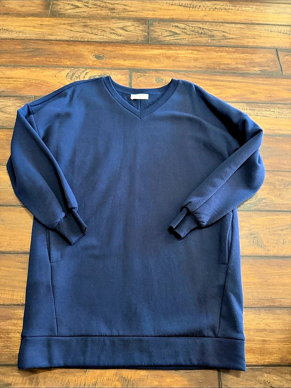 Zenana NWOT Navy Blue V-Neck Sweatshirt With Pockets